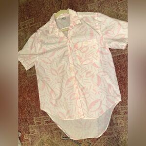 Palmettos vintage women’s Hawaiian button down cotton top. Size medium
